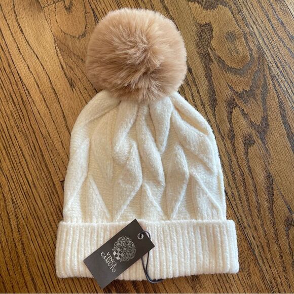 Vince Camuto Accessories - NWT Vince Camuto Ivory Knit Beanie with Snap On Faux Fur Tan Pom